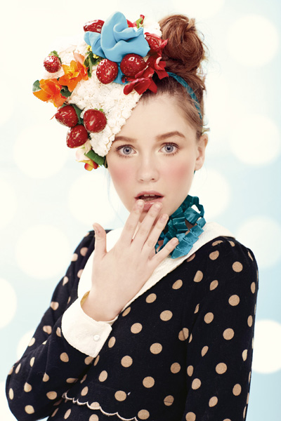 38周波點娃娃領流行上衣