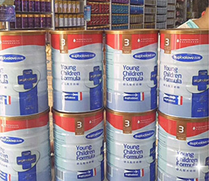 尚博奶粉門店終端展示