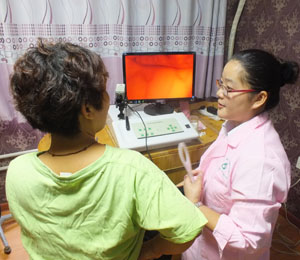 媽媽在三源嬰愛店家做產后護理